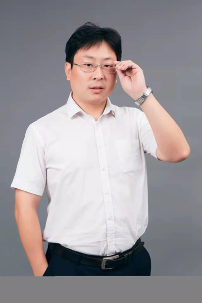 师德标兵丨焦建利：教书育人 甘...